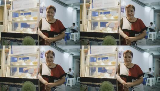 肖像的高级女性老板的冰淇淋店，小企业高清在线视频素材下载