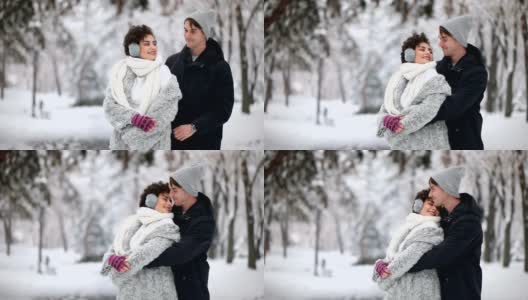 雪中的年轻夫妇高清在线视频素材下载
