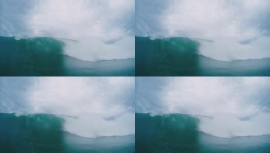 巨大的海浪在镜头中破碎高清在线视频素材下载