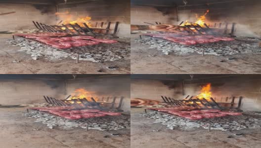 意大利烧烤的烤牛排和香肠高清在线视频素材下载