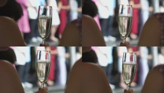 在派对上畅饮香槟高清在线视频素材下载