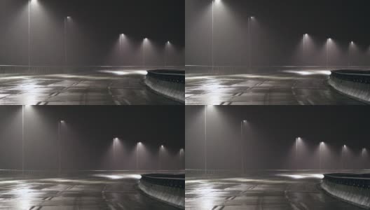 路灯在空荡的高速公路上，在雨中高清在线视频素材下载