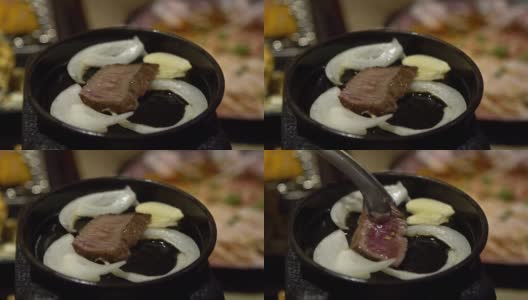 慢镜头美味酥炸牛肉治胜。日本料理餐厅。高清在线视频素材下载