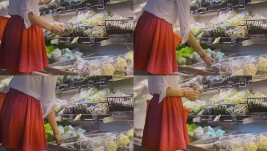 女士在超市挑选包装好的新鲜蔬菜。概念购物，塑料，有机高清在线视频素材下载