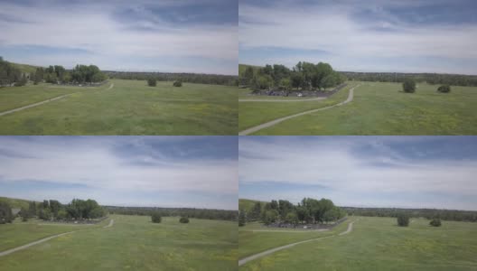 骑单车者在公园径上的鸟瞰图高清在线视频素材下载