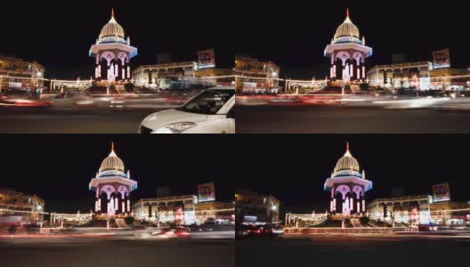 在印度迈索尔的杜塞赫拉节上，一段夜间延时拍摄的视频显示了标志性的大王陵纪念碑被灯光照亮，模糊的汽车经过。高清在线视频素材下载