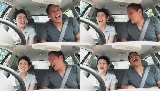 成熟的亚洲夫妇在车里谈笑风生。亚洲的中年朋友喜欢在开车的时候交谈高清在线视频素材下载