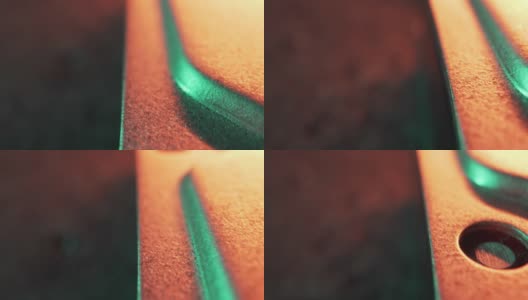 极端近景艺术背景微距移动滑块拍摄的纹理金属曲率的细节图案的硬盘驱动器在明亮的霓虹灯彩色照明高清在线视频素材下载