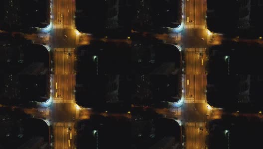 无人机拍摄的夜间十字路口行人和交通状况高清在线视频素材下载