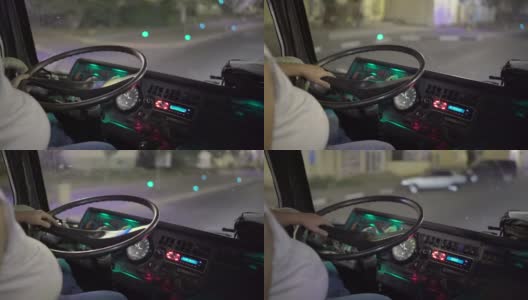 巴士司机在市内夜间道路上驾驶城际长途汽车高清在线视频素材下载