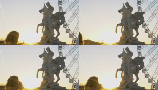 女游客拍照的马雕像和大轮，日落高清在线视频素材下载