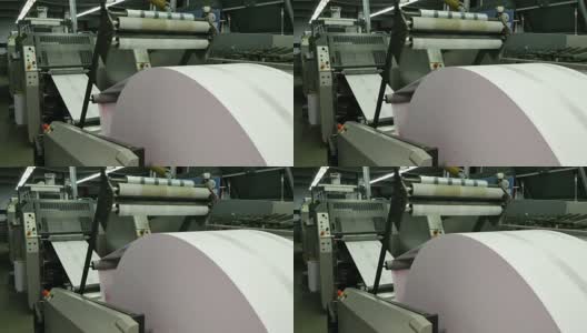 大纸卷在信封印刷厂的传送带上高清在线视频素材下载