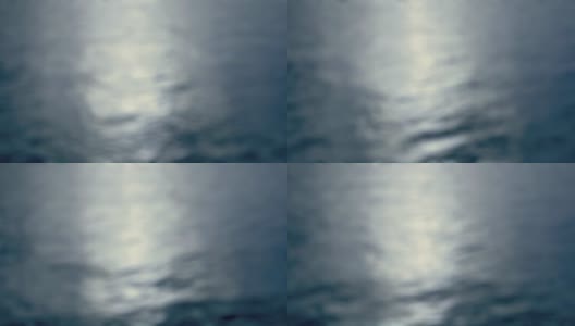 月光-一个完全散焦的4k镜头的轻微波浪水面的无缝环。苍白的月光倒映在水面上高清在线视频素材下载