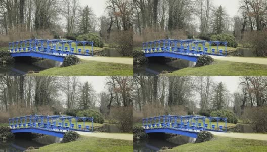 溪流与蓝色金属新艺术的桥高清在线视频素材下载