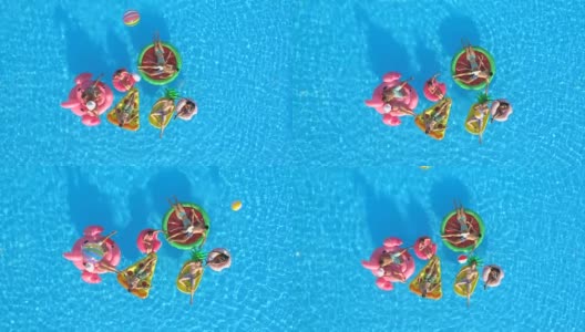 航拍:快乐的人们在游泳池里玩充气球高清在线视频素材下载