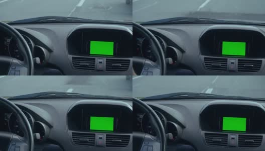 在一辆汽车。GPS模块处于开启状态。绿屏高清在线视频素材下载