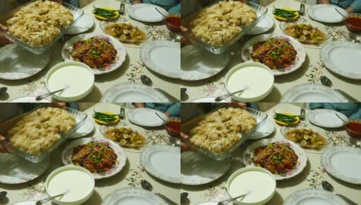 晚餐吃馄饨的人，提供吉尔吉斯-乌兹别克式的馄饨，高清在线视频素材下载