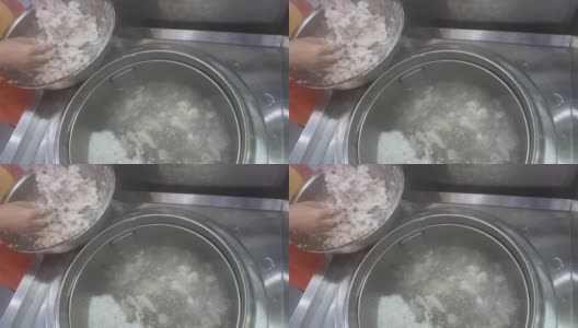 中国福建省福州市厨师在做鱼片汤高清在线视频素材下载