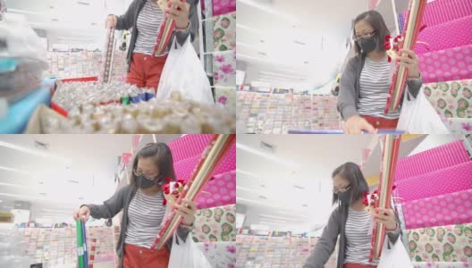 亚洲妇女正在超市购买包装纸高清在线视频素材下载