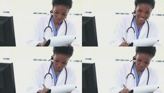 黑人女医生在写字板上写字高清在线视频素材下载