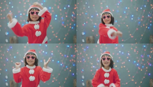 亚洲女孩戴着圣诞老人的帽子跳舞高清在线视频素材下载