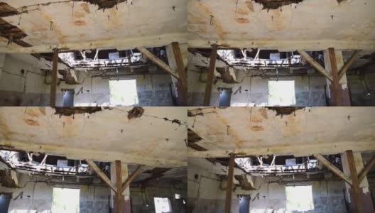破碎、损坏、倒塌的老房子的天花板和屋顶被遗弃后，灾后大雨雨水漏选择性焦点高清在线视频素材下载