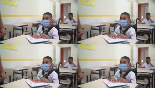 残疾学童戴口罩在学校学习高清在线视频素材下载