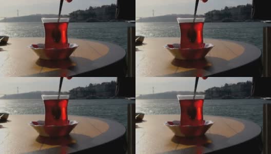 海边的土耳其茶高清在线视频素材下载