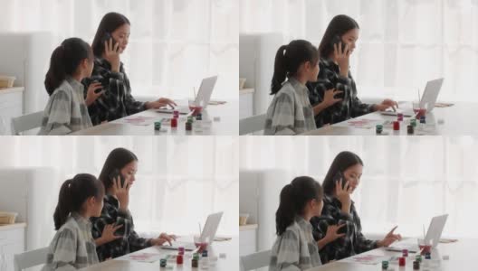 忙碌的亚洲母亲忽视女儿在室内工作讲电话高清在线视频素材下载