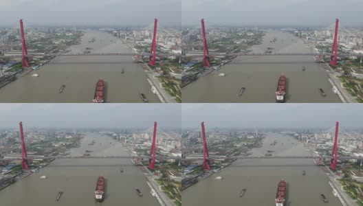 货船在中国上海桥下移动的鸟瞰图高清在线视频素材下载