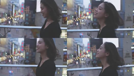 年轻漂亮的中国女人走在街上高清在线视频素材下载