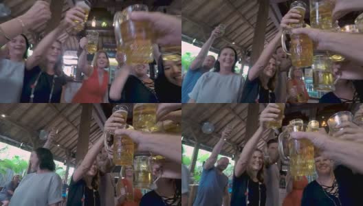 一群人向一个拿着啤酒杯的男人敬酒欢呼高清在线视频素材下载