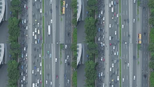 印度尼西亚雅加达高速公路上拥挤车辆的俯视图视频片段。在高峰时间开枪高清在线视频素材下载