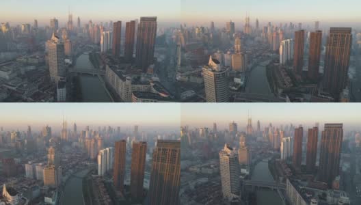 阳光明媚的早晨，上海的天际线。浦西区。中国鸟瞰图。无人机是向前和向上飞行。远景高清在线视频素材下载