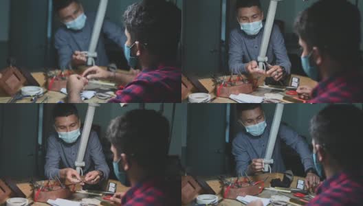 亚洲马来讲师展示在大学工作台上教他的中东男学生擦亮戒指高清在线视频素材下载