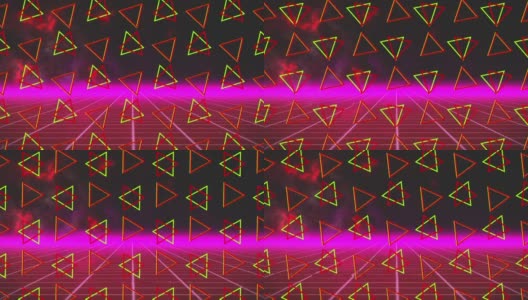 动画旋转的绿色和红色三角形在粉红色网格和发光的粉红色地平线高清在线视频素材下载