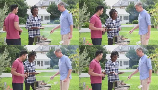 成熟和中年的男性朋友在后花园烧烤和大笑高清在线视频素材下载