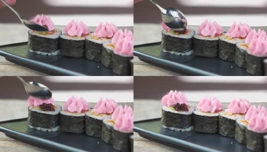 鱼子酱寿司卷。高清在线视频素材下载