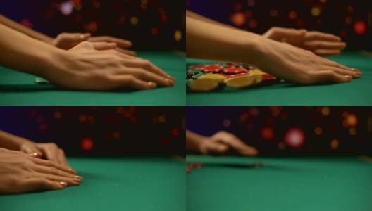 贪婪的女性扑克玩家从桌子上拿赌博筹码，赢得游戏高清在线视频素材下载