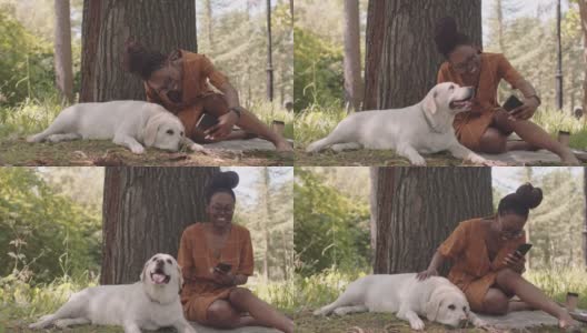 非洲女子与狗自拍高清在线视频素材下载