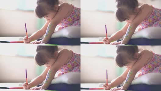 小女孩在家里练习写作高清在线视频素材下载