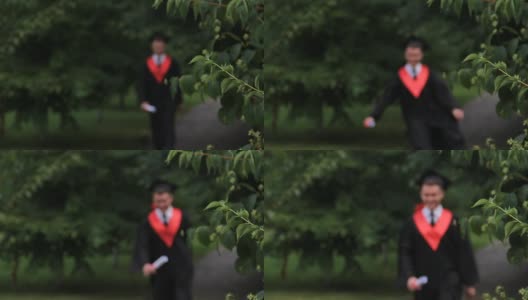 男同学穿着学院装在公园里欢蹦乱跳，毕业了高清在线视频素材下载
