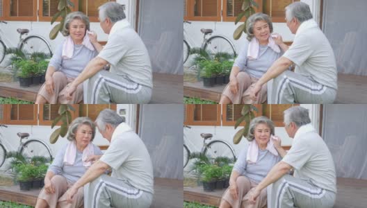 4K亚洲老年夫妇一起在家锻炼高清在线视频素材下载
