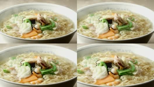 中国白汤面条高清在线视频素材下载