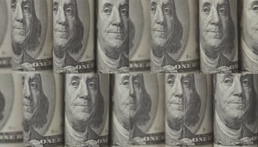 美国美元。百元美钞上富兰克林的肖像在这个画框里移动。现金。钱的背景。特写镜头高清在线视频素材下载