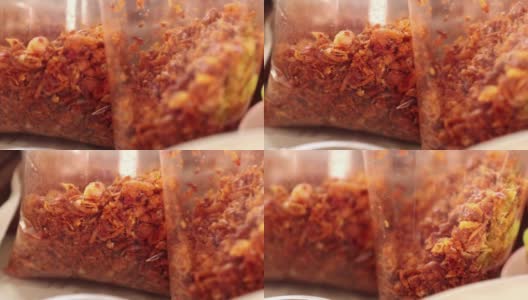 猪肉脆皮辣椒酱配塑料袋装配料泰国街头小吃。高清在线视频素材下载