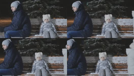 争吵的父母和女儿坐在冬季公园的长椅上高清在线视频素材下载