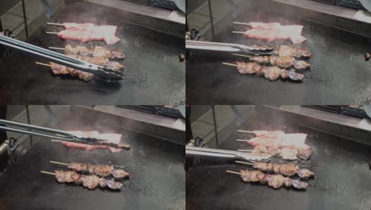 烤牛肉串在热盘子上烤的牛肉串高清在线视频素材下载