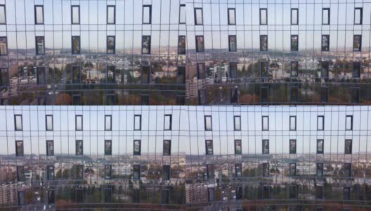 玻璃建筑上的城市映像高清在线视频素材下载