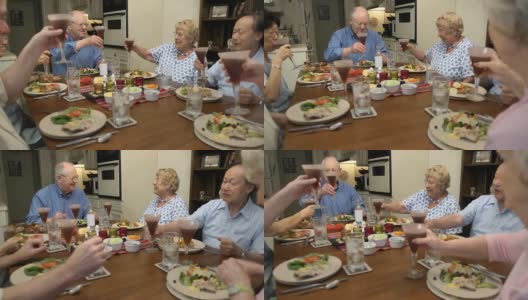 老年人餐桌上的烤面包和冰茶高清在线视频素材下载